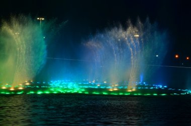 Harika dans eden çeşme