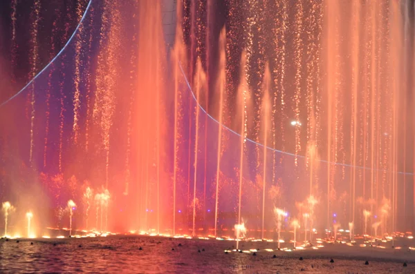 Fontaine de danse colorée — Photo