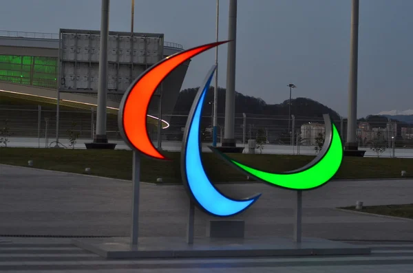 Agitos-paralympiska symbol i sochi 2014 — Stockfoto