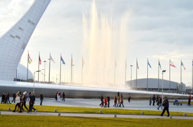 sochi, Rusya Federasyonu Olimpiyat parkta yürüyüş insanlar.