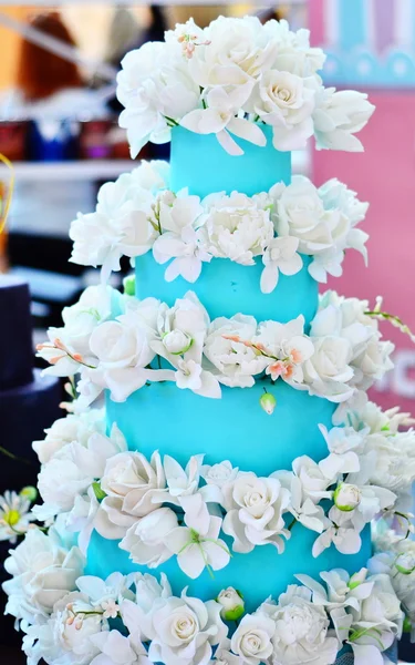 Wedding white and blue cake — Stock Photo, Image