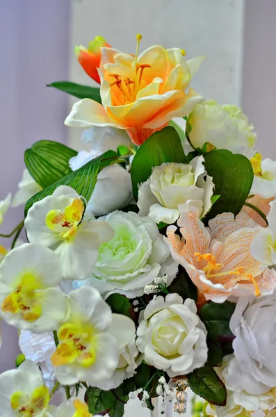 Flores artificiales — Foto de Stock