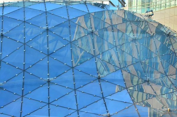 Сучасні скляні будівельні хмарочоси — стокове фото