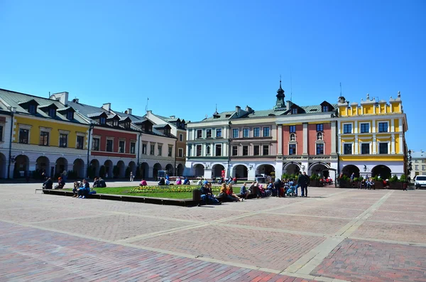 Kleurrijke gevel van gebouwen in Zamosc, Polen — Stockfoto