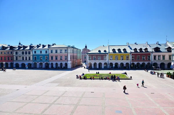 Kleurrijke gevel van gebouwen in Zamosc, Polen — Stockfoto