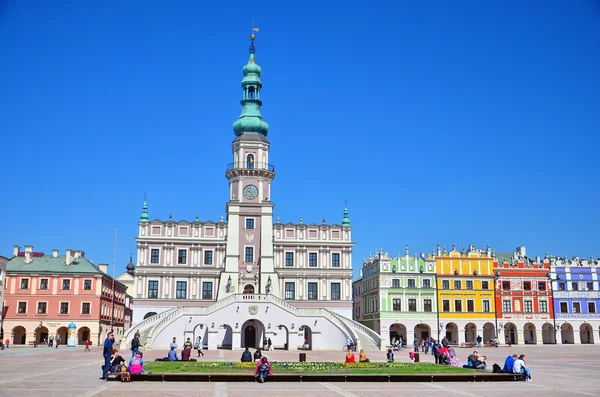 Colorida fachada de edificios en Zamosc, Polonia — Foto de Stock