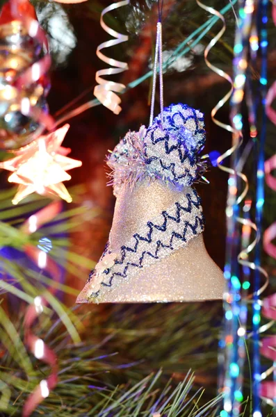 Jul bakgrund med fir gren och lampor — Stockfoto