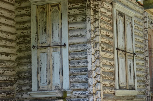 老式房子窗口 — 图库照片