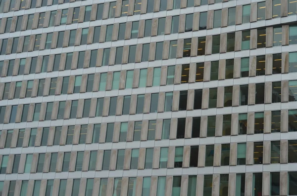 Αφηρημένα φόντο, παράθυρα του κτιρίου του σύγχρονου γραφείου — Φωτογραφία Αρχείου