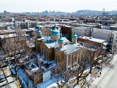 Montreal 'deki koruyucu kadın Ukrayna Ortodoks Kilisesi' nin açık bir kış gününde havadan görünüşü. g.