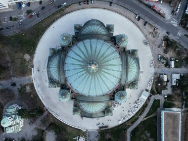 Belgrad kentinde kurulan St. Sava Tapınağı 'nın insansız hava aracı görüntüsü. Dünyanın en büyük ortodoks katedrali. Belgrad, Sırbistan ve Avrupa.