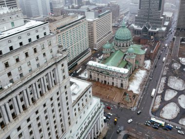 Montreal 'deki Dünya Katedrali Kraliçesi Mary' nin insansız hava aracı görüntüsü. (Katedral Marie-Reine-du-Monde).