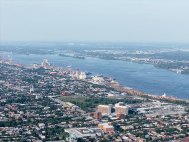 Montreal şehrinin insansız hava aracı görüntüsü şehir merkezinde, Quebec, Kanada..