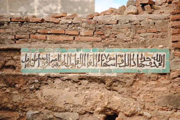 Antieke inscriptie in de necropolis van chellah — Stockfoto