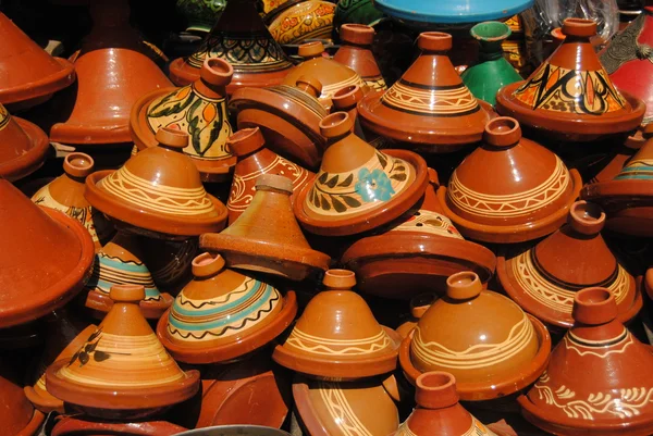 Tajine på försäljning i souk i Fes, Marocko — Stockfoto