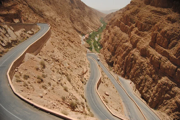 Road in the desert mountains in Morocco — Stock Photo, Image