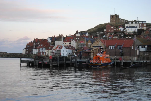 Whitby, bellissimo villaggio balneare nello Yorkshire — Foto Stock