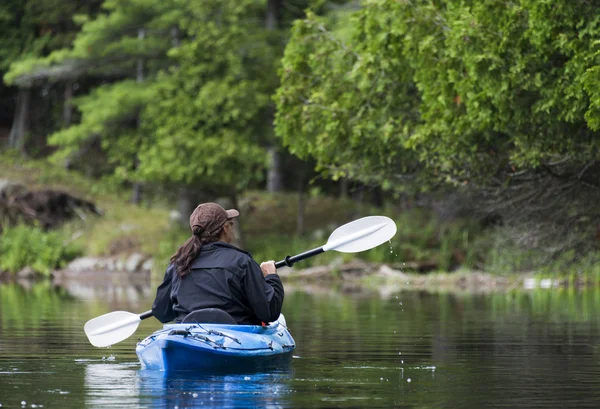 Mujer kayak — Foto de Stock