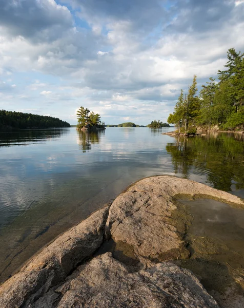 Tarde en un lago del norte — Foto de Stock