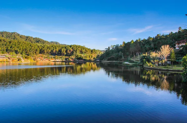 River and mountains — Stock Photo, Image