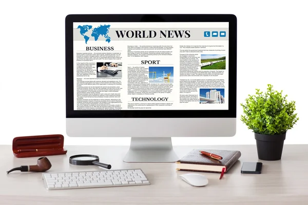 Computer with world news on the screen on the table — Stock Photo, Image