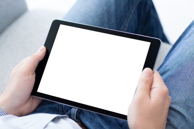 adam izole ekran tablet bilgisayarınızla tutan kot pantolon