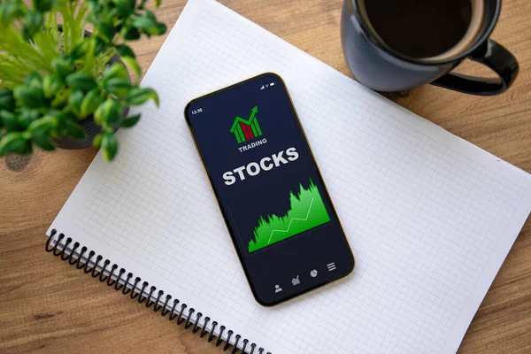 Gold Phone Stocks Trading App Screen Table Office — Stock Photo, Image