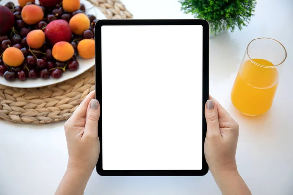 Female Hands Holding Computer Tablet Isolated Screen Table Cafe — Stock Photo, Image