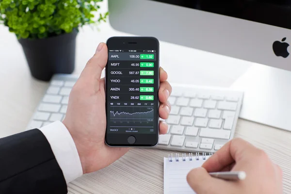 Alushta Novembro 2014 Empresário Segurando Iphone Space Gray Com Aplicação — Fotografia de Stock