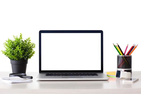 Laptop computer with isolated screen stands on the table — Stock Photo, Image