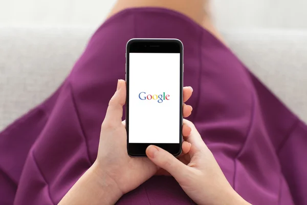 Alushta Kasım 2014 Ekranda Google Sosyal Hizmeti Ile Iphone Space — Stok fotoğraf