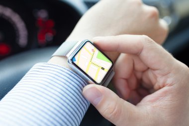 Adam el izle app navigasyon ile arabada