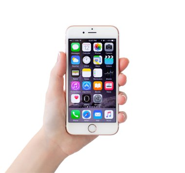 İzole kadın el iphone 6s tutarak Rose Gold