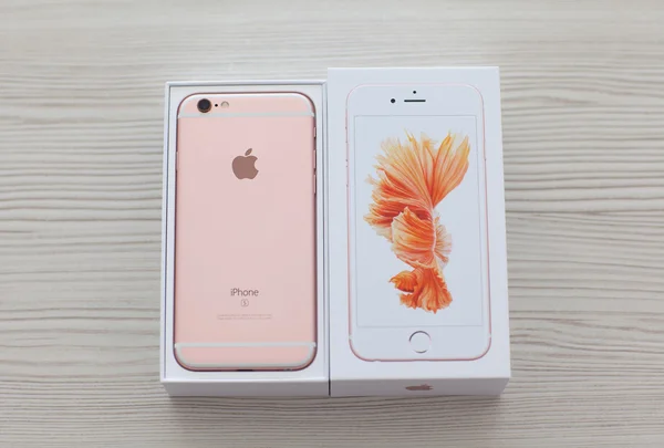 Scompattare iPhone 6S oro rosa sul tavolo — Foto Stock