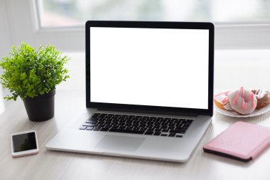 laptop ile izole ekran ve Resepsiyon Ofis telefonu