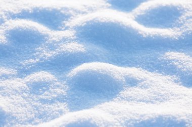 Arka plan olarak yeni yağmış pofuduk kar