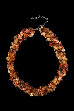 Kehribar kolye izole