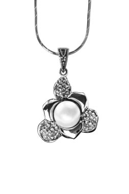 kolye üzerinde beyaz