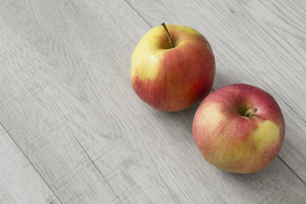 Apples on a floor — Stock Photo, Image