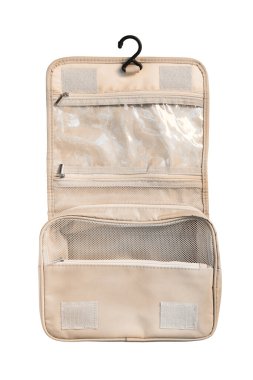 Beyaz üzerine izole edilmiş boş bej kozmetik seyahat çantası