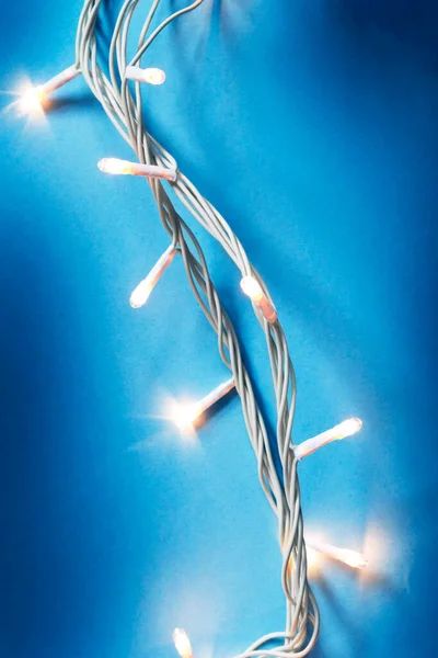 Dekorativní Vedl Světla Girland Modrém Pozadí Detailní — Stock fotografie