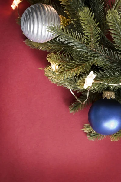 Kerstmis Decoraties Close Rode Achtergrond — Stockfoto