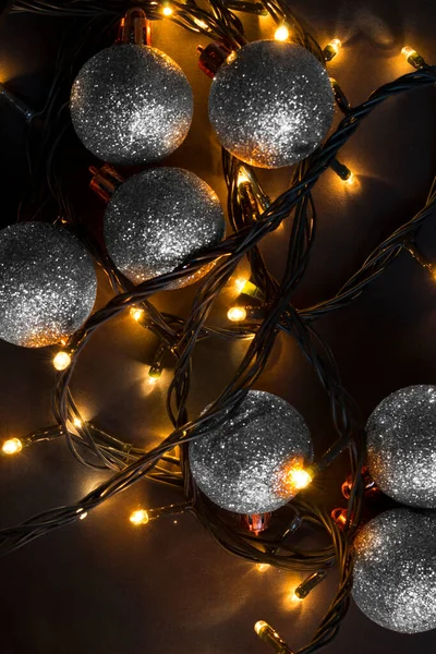 Argento Palle Natale Giallo Led Luci Sfondo Nero — Foto Stock