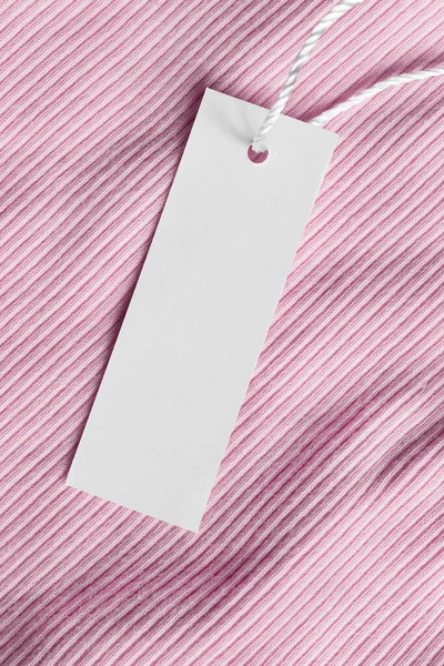 Etiqueta Ropa Blanco Sobre Fondo Textil Rosa —  Fotos de Stock