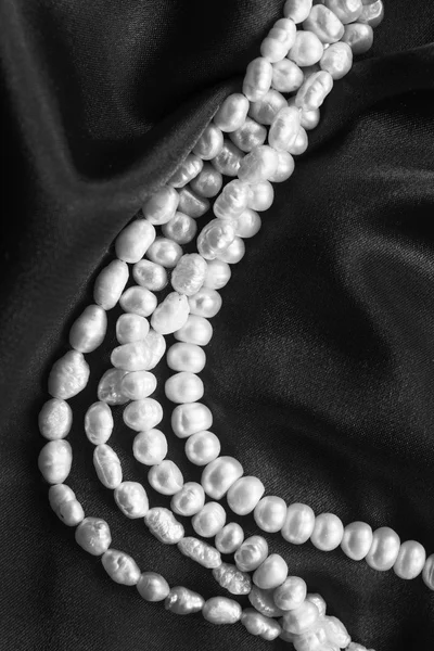Perla su seta — Foto Stock