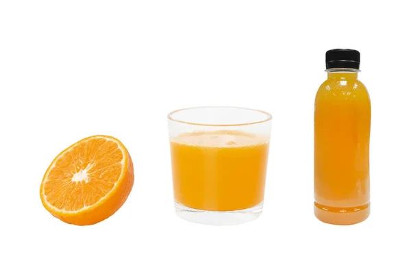 100 Orangensaft Und Geschnittene Früchte Isoliert Auf Weißem Hintergrund Schneidepfade — Stockfoto