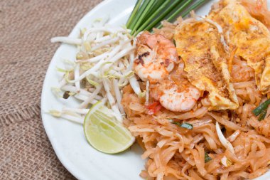 Pad Thai (Tayland ulusal yemekleri).