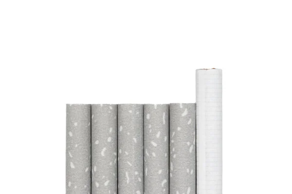Fehér Alapon Izolált Cigaretták — Stock Fotó