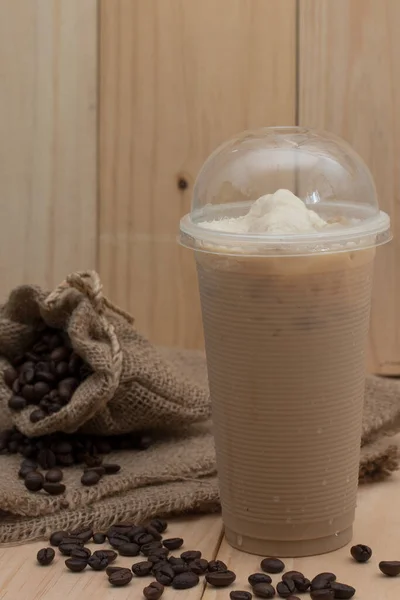 Café Helado Sobre Fondo Madera —  Fotos de Stock