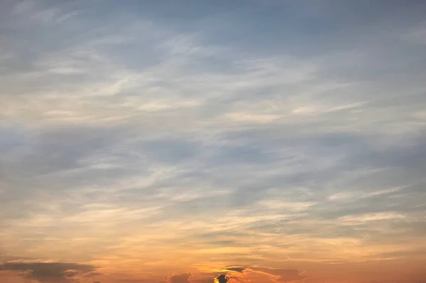 Schöner Himmel Und Wolken Abend Mit Sonnenuntergang Natürlicher Hintergrund — Stockfoto